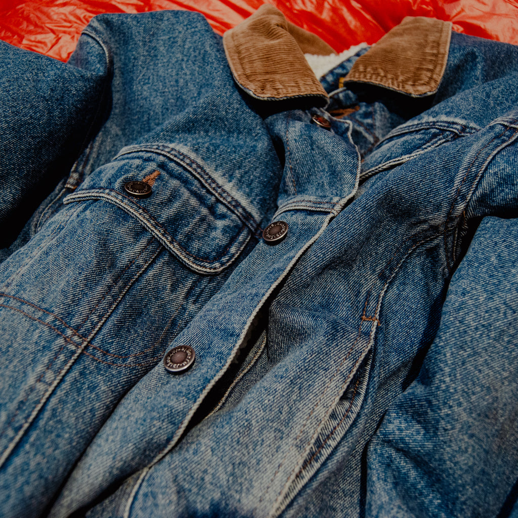 Vintage 90s Wrangler HERO Denim Sherpa Lined Jacket - Corduroy Collar - Size Large - Trucker Coa
