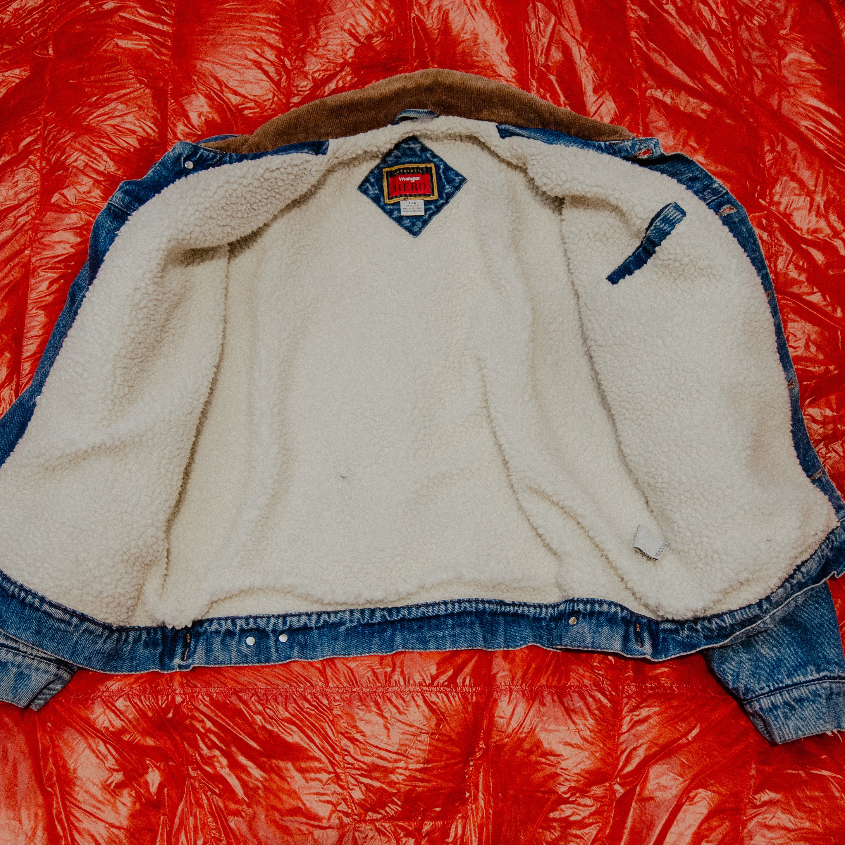 Vintage 90s Wrangler HERO Denim Sherpa Lined Jacket - Corduroy Collar - Size Large - Trucker Coa